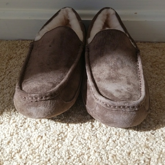 Like New! UGG Brown Suede Men\'s Moccasins main image 4